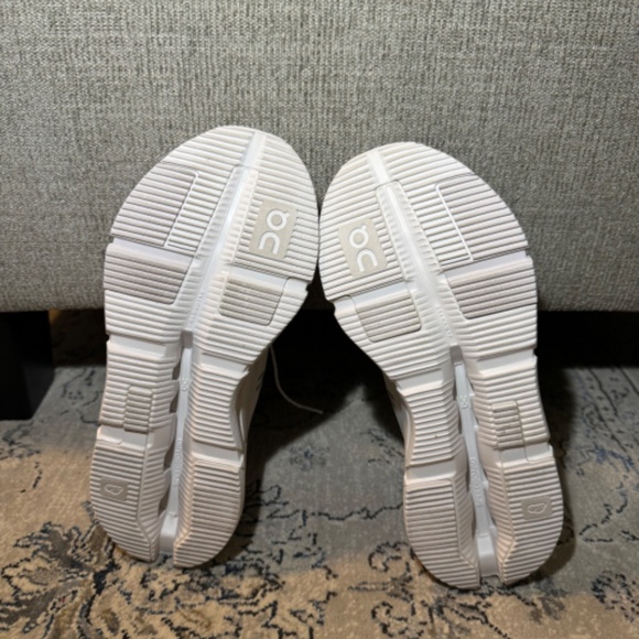 On Cloudnova Running Shoes White - Picture 10 of 11